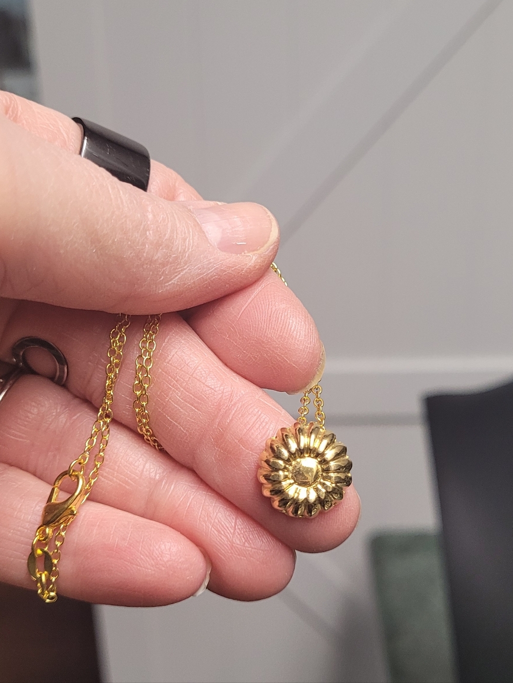 Hand Crafted Gold-Tone Daisy Pendant Necklace